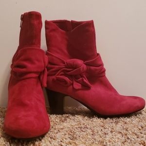 Red Vaneli booties